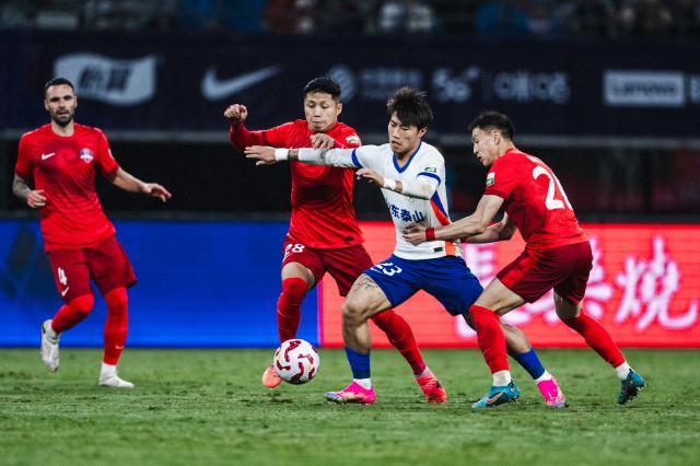 Bsports必一体育-泰山南征让三追四老崔心惊 9天3赛轮换制成疑问