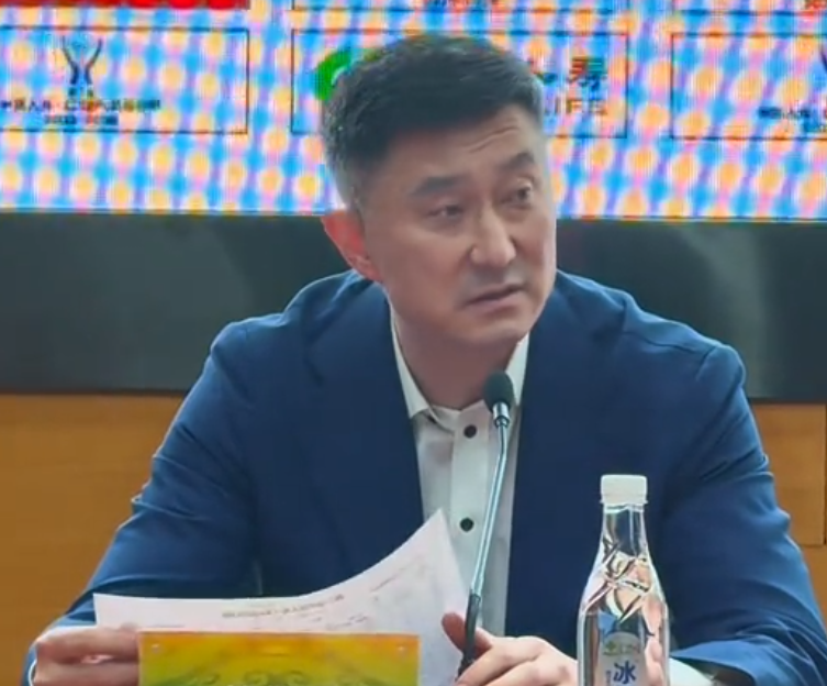 Bsports必一体育-输上海发布会！赞赛区展高情商，回应外援调整需等待麦考尔复出！