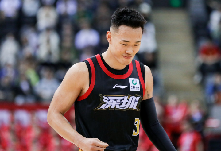 深圳大胜1-0浙江:贺希宁32+5总分升队史第二 史密斯27+9